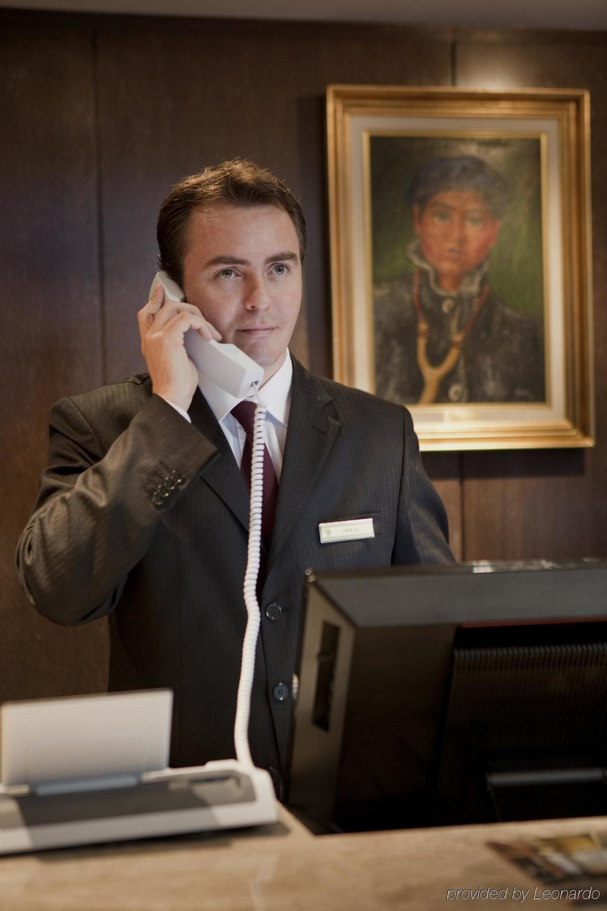 Alvear Art Hotel Buenos Aires Exterior photo A concierge at work